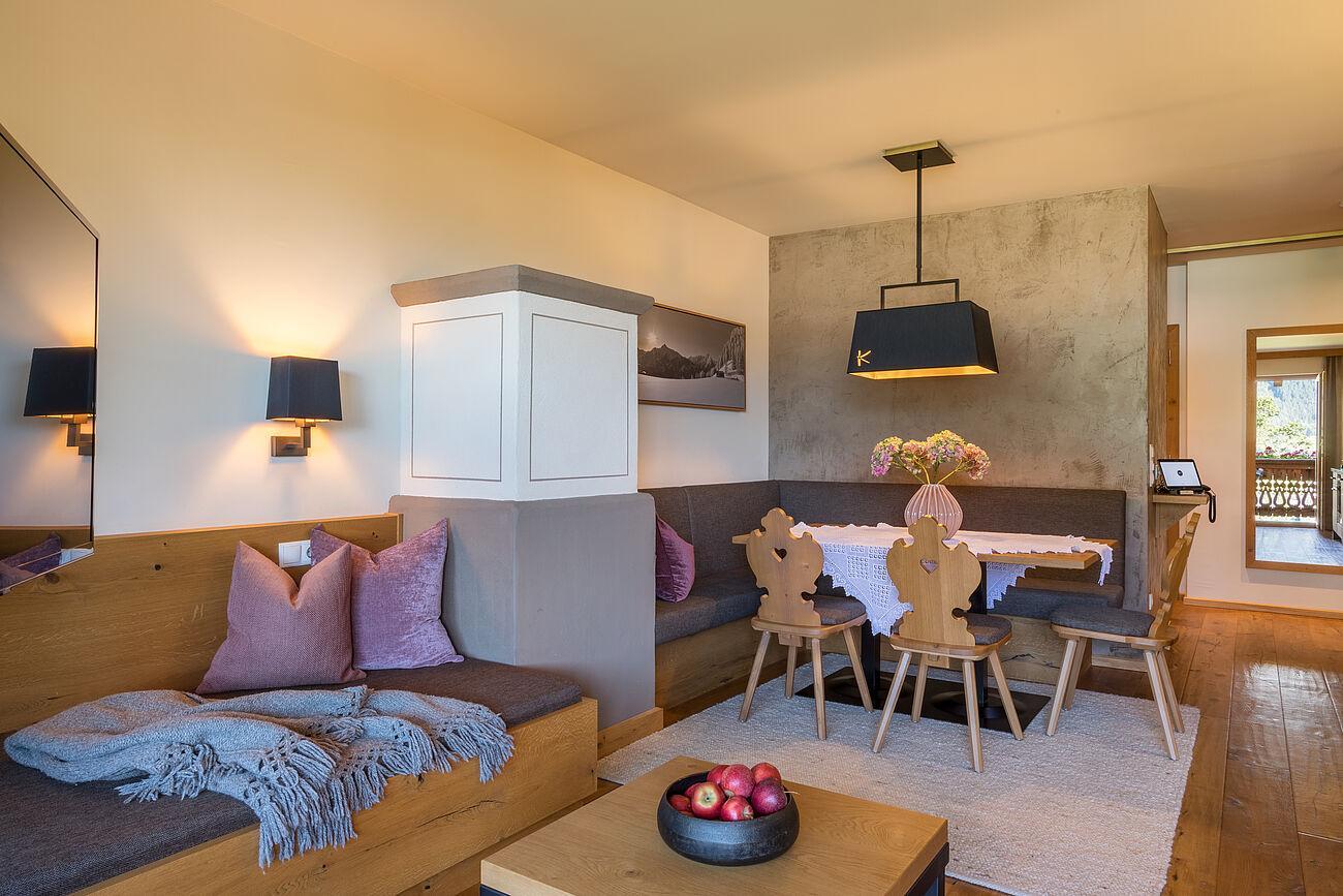 Der Wohnbereich der gemütlichen Comfort Penthouse Suite