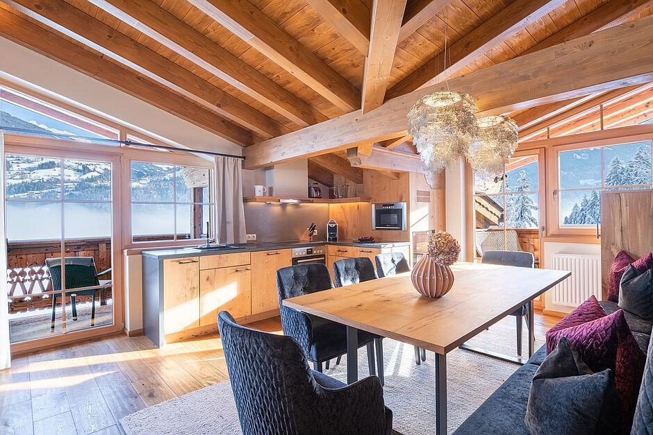 Stilvoll eingerichtetes Apartment im Zillertal mit Küchenzeile und Bergblick 