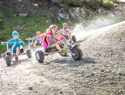 Kinder fahren Quad im Familienhotel im Zillertal