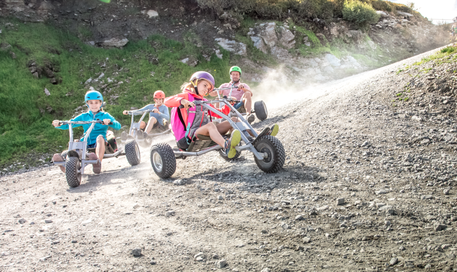 Kinder fahren Quad im Familienhotel im Zillertal 
