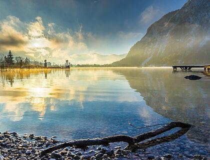 Abendliche Lichtspiegelung auf dem Achensee