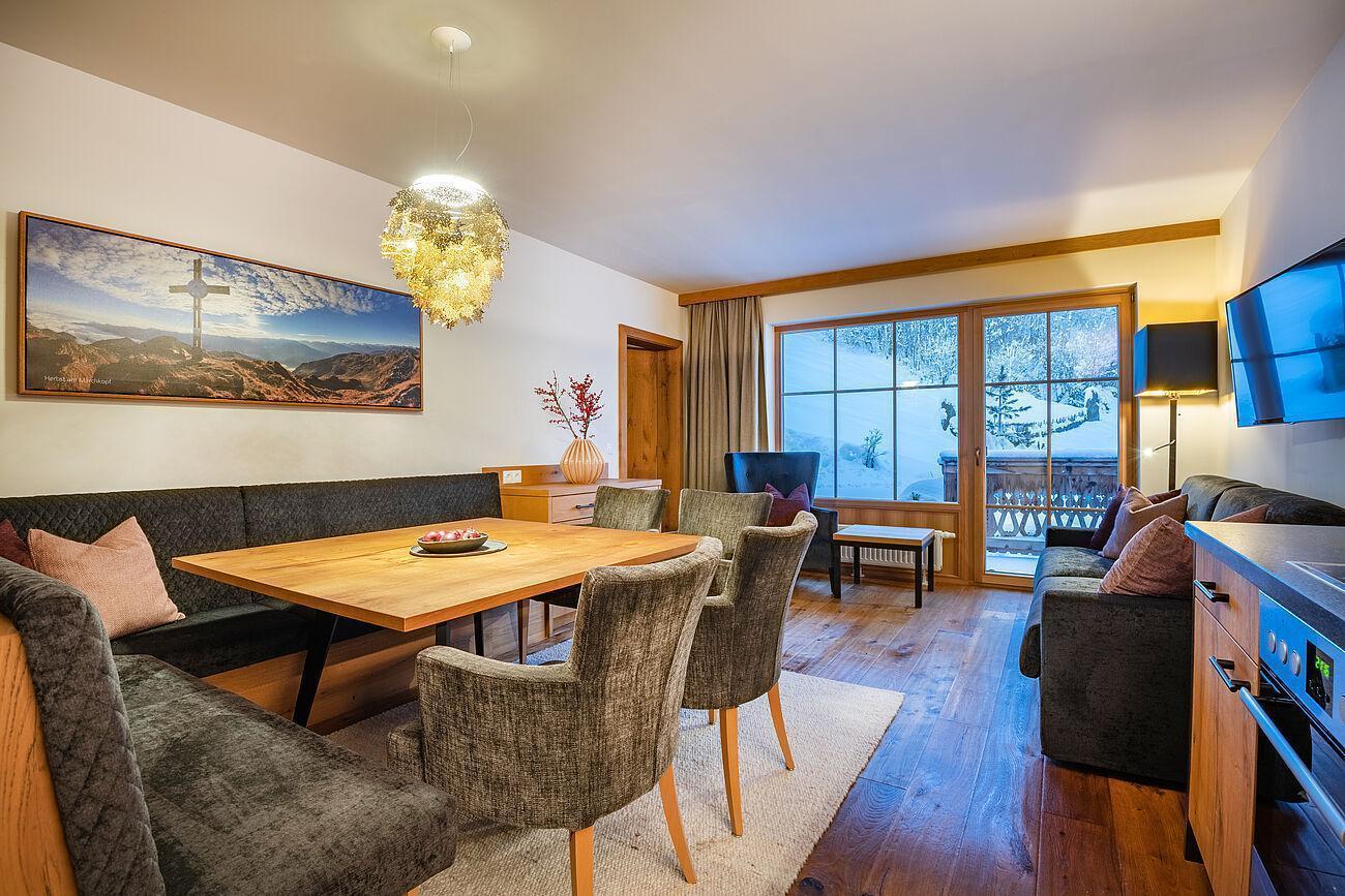 Der Wohnbereich der gemütlichen Penthouse Suite