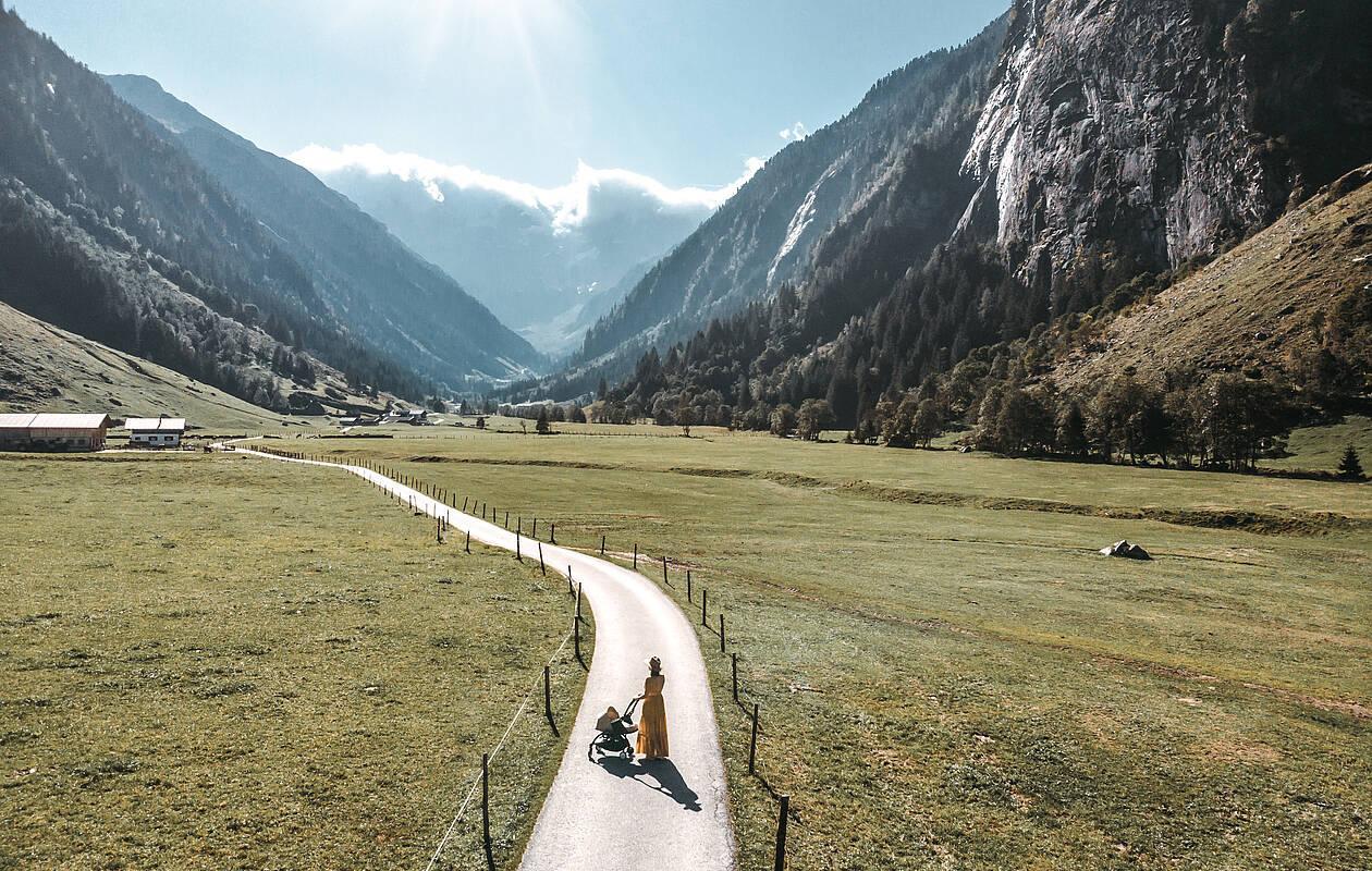 Familienhotel Zillertal bietet zahlreiche Möglichkeiten für Spaziergänge 