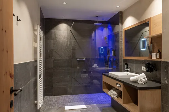 MW8_7877-HDR_a.jpg
