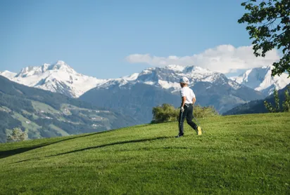 Golfplatz_Uderns__c_GolfclubZillertal_a.jpg