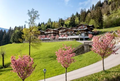 Apart_Hotel_Das_Kaltenbach_Reisrachweg_18_Kaltenbach_04_2024_Haus_aussen_Drohne_a.jpg