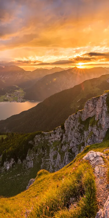 Sonnenuntergang_vom_Rofangebirge_Blick_zum_Achensee_u_Karwendel_c_Achensee_Tourismus__2_.jpg