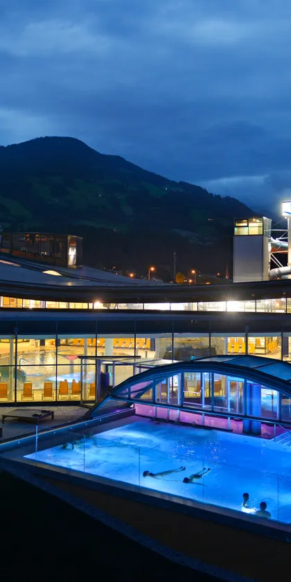 Solebecken_Therme_Zillertal_Nacht__c_Woergoetter_friends.jpg