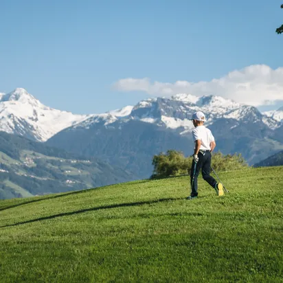 Golfplatz_Uderns__c_GolfclubZillertal_a.jpg